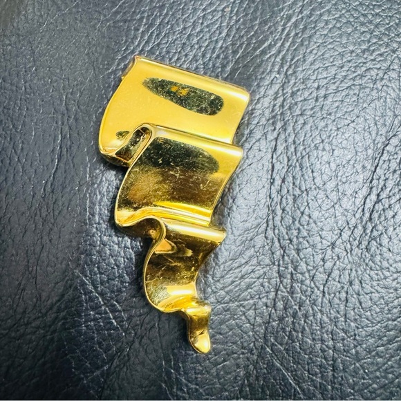 Custom jewelry lot Gold and Cream Textured Earrings - Picture 2 of 6